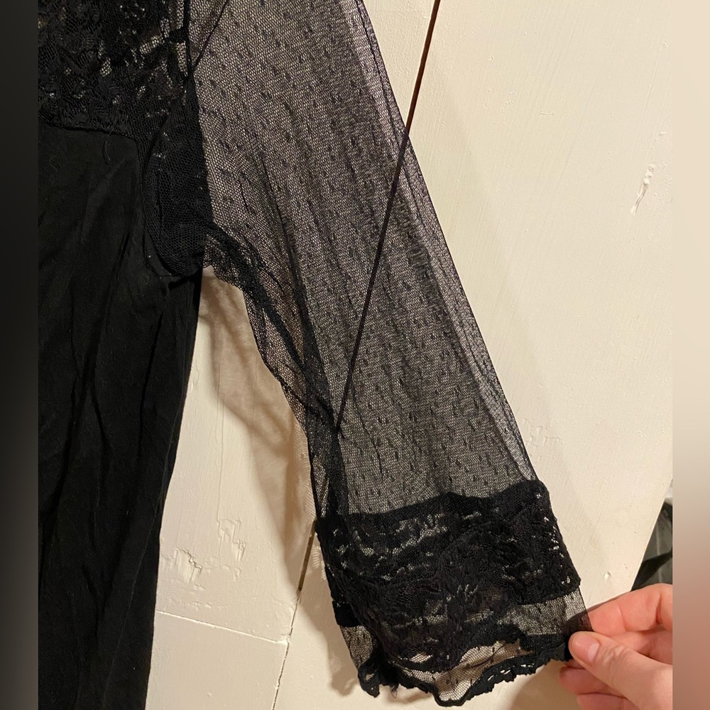 Last chance π¨ Express Mesh Sleeve Black Lace Top, Size XL - Picture 3 of 5